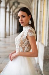 Wedding dresses Elba Stock  In stock  Collection  Lisbon Lace  Silhouette  A Line  Neckline  Mandarin  Sleeves  Petal  Color  Ivory  Train  With train - foto 2