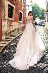 Wedding dresses Amal Stock  In stock  Collection  Lisbon Lace  Silhouette  A Line  Neckline  Sweetheart  Sleeves  Spaghetti Straps  Color  Cappuccino  Ivory  Train  With train - foto 3