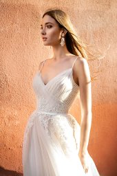 Wedding dresses Amal Stock  In stock  Collection  Lisbon Lace  Silhouette  A Line  Neckline  Sweetheart  Sleeves  Spaghetti Straps  Color  Cappuccino  Ivory  Train  With train - foto 5