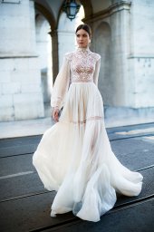 Wedding dresses Joyce Stock  In stock  Collection  Lisbon Lace  Silhouette  A Line  Neckline  Mandarin  Sleeves  Long Sleeves  Bishop  Color  Ivory  Train  No train - foto 7