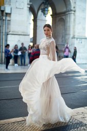 Wedding dresses Joyce Stock  In stock  Collection  Lisbon Lace  Silhouette  A Line  Neckline  Mandarin  Sleeves  Long Sleeves  Bishop  Color  Ivory  Train  No train - foto 9