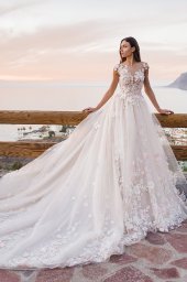 Wedding dresses Heiden Stock  In stock  Collection  Fresh Touch  Silhouette  A Line  Neckline  Sweetheart  Illusion  Sleeves  Wide straps  Color  Pink  Ivory  Train  With train - foto 3