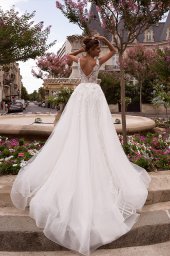 Wedding dresses Bonny Stock  In stock  Collection  L`arome de Paris  Silhouette  A Line  Neckline  Portrait (V-neck)  Sleeves  Wide straps  Color  Ivory  Train  With train - foto 2