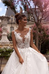 Wedding dresses Bonny Stock  In stock  Collection  L`arome de Paris  Silhouette  A Line  Neckline  Portrait (V-neck)  Sleeves  Wide straps  Color  Ivory  Train  With train - foto 3