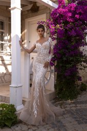 Wedding dresses Elody Stock  In stock  Collection  Highlighted Glamour  Silhouette  Fitted  Neckline  Sweetheart  Sleeves  Long Sleeves  Fitted  Color  Silver  Ivory  Train  Detachable train - foto 4