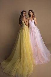 Evening Dresses 1605 Stock  In stock  Silhouette  A Line  Neckline  Sweetheart  Sleeves  Off the Shoulder Sleeves  Color  Pink  Yellow  Train  No train - foto 3