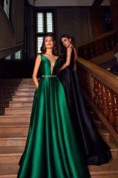 Evening Dresses 1574 Stock  In stock  Silhouette  A Line  Neckline  Portrait (V-neck)  Illusion  Sleeves  Wide straps  Color  Green  Black - foto 2